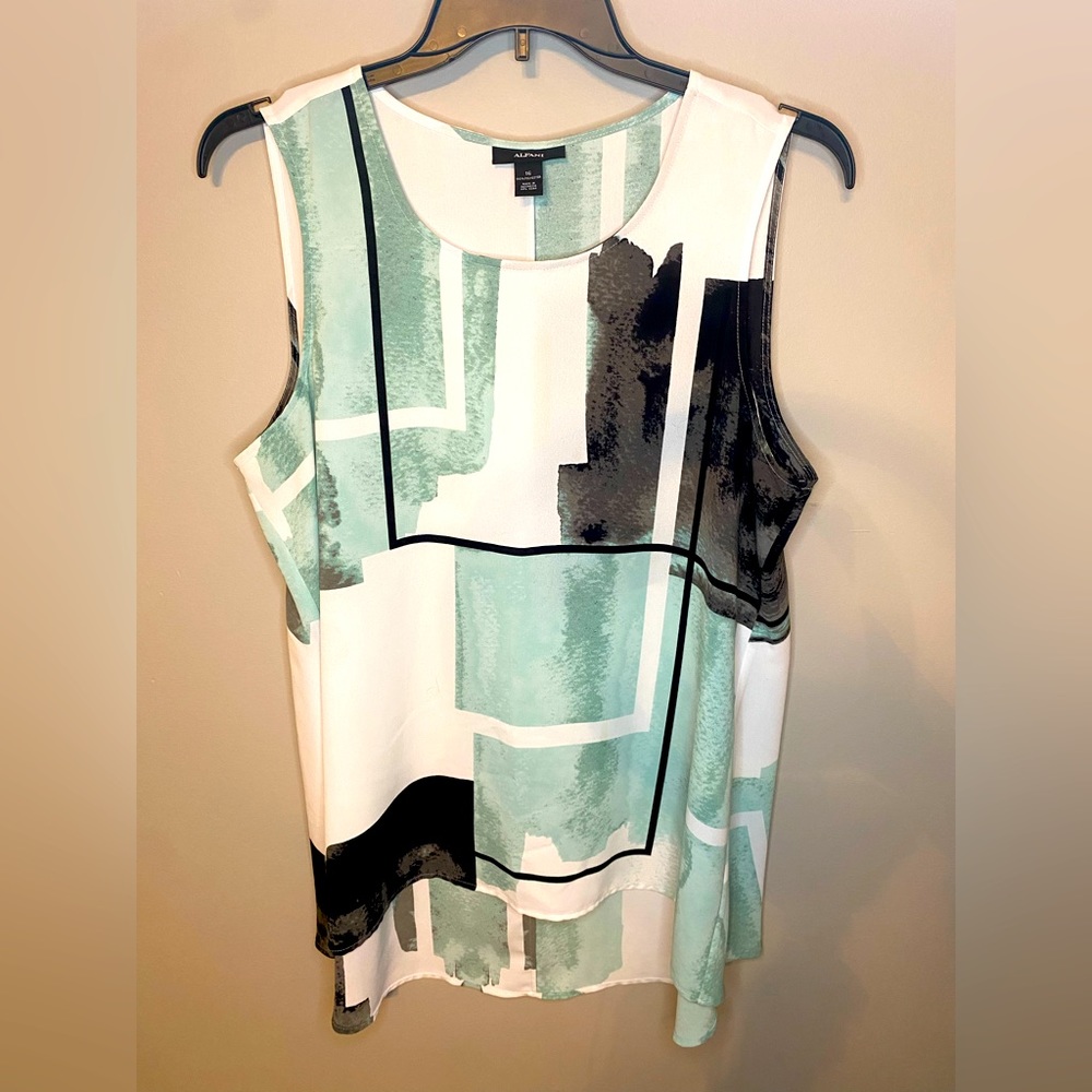Alfani sleeveless top, like new, size 16